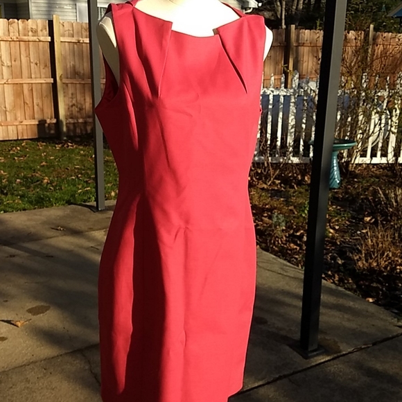 T Tahari Dresses & Skirts - T Tahari size 14P coral dress.